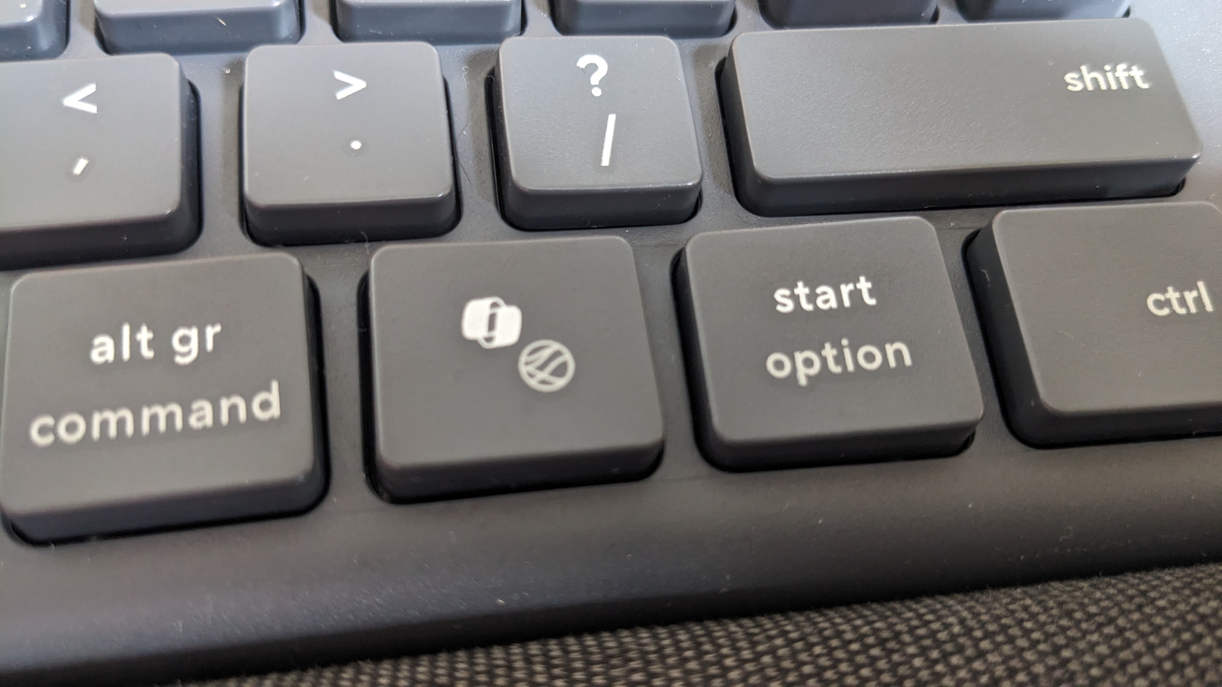 Trust Keyra ergonomic keyboard during our review