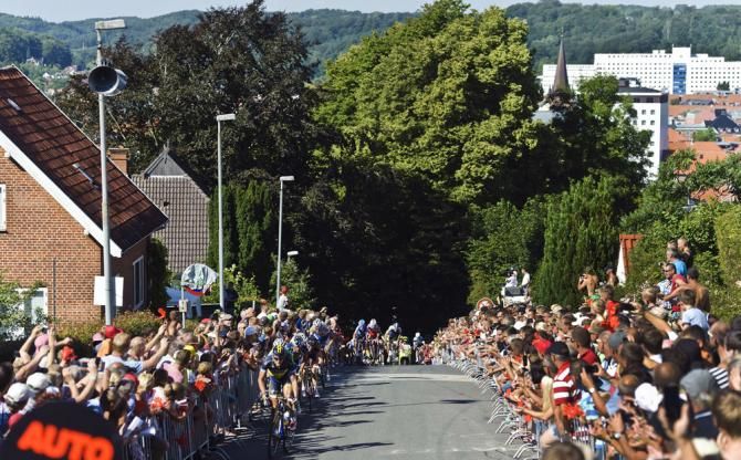 Huge crowds out in force on the finishing circuit to watch the riders ascend the leg-searing Kiddesvej climb