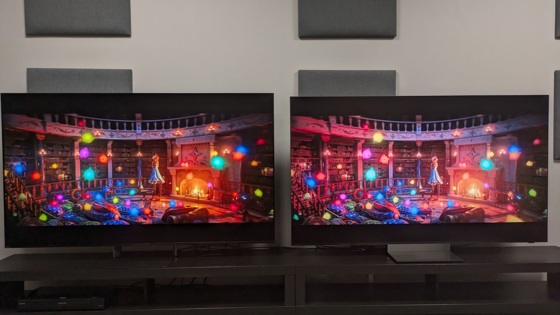 Sony Bravia 9 II vs Samsung R95H mostrando los Lumas de The Super Mario Galaxy Movie. Ambos televisores muestran colores excelentes, con los de Bravia 9 II más ricos y los de R95H más brillantes