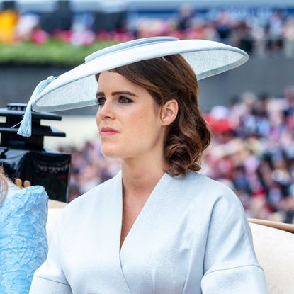 Fashion, Hat, Headgear, Street fashion, Long hair, White-collar worker, Model, Fashion accessory, Sitting, Vehicle, 