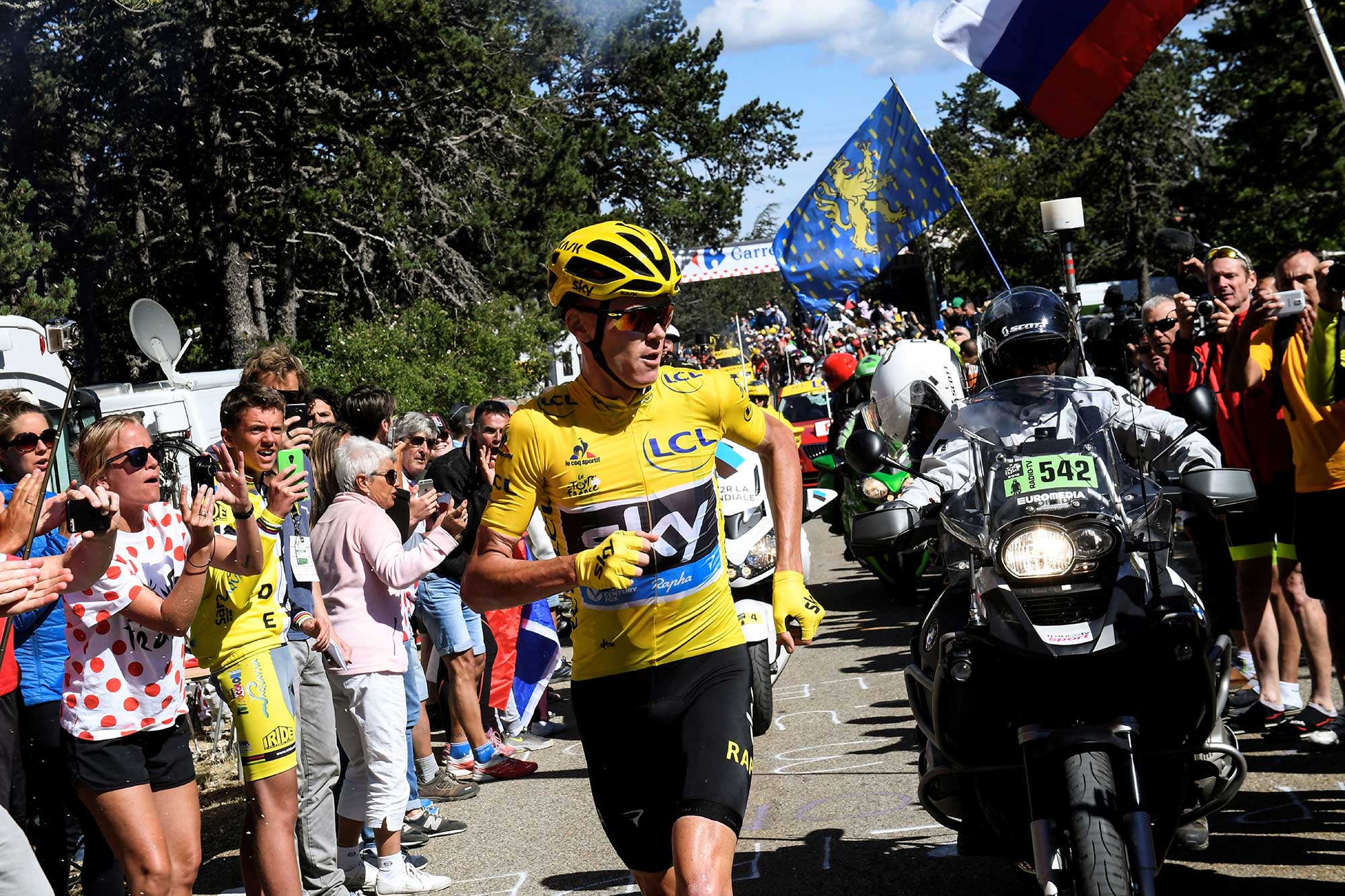 Great Britains Christopher Froome C wearing the overall leaders yellow jersey runs to get a replacement bike after falling during the 178 km twelvelth stage of the 103rd edition of the Tour de France cycling race on July 14 2016 between Montpellier and ChaletReynard AFP POOL STEPHANE MANTEY Photo credit should read STEPHANE MANTEYAFP via Getty Images