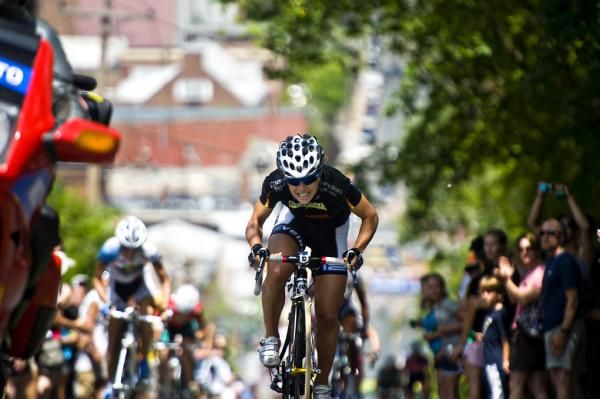 Shelley Evans (Peanut Butter &amp; Co TWENTY12) sprints to the line to take second on the stage and regain the race leader's jersey.