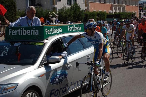 Jos&eacute; Luis Arrieta (AG2R La Mondiale) held on to the race director's car early on.