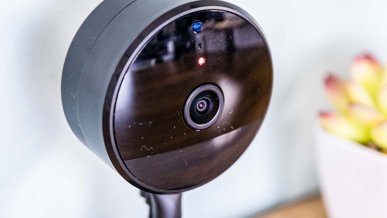 Eve Cam on desk