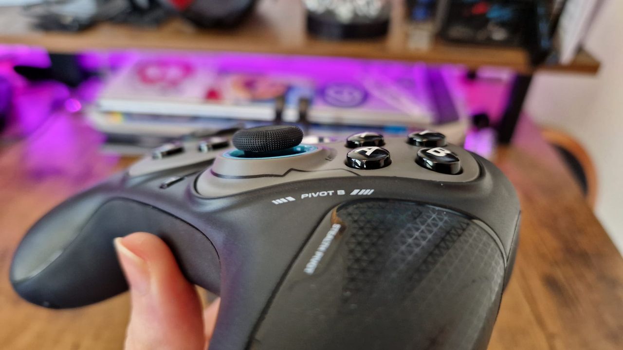 The tucked in thumbstick of the Turtle Beach Stealth Pivot before a pivot