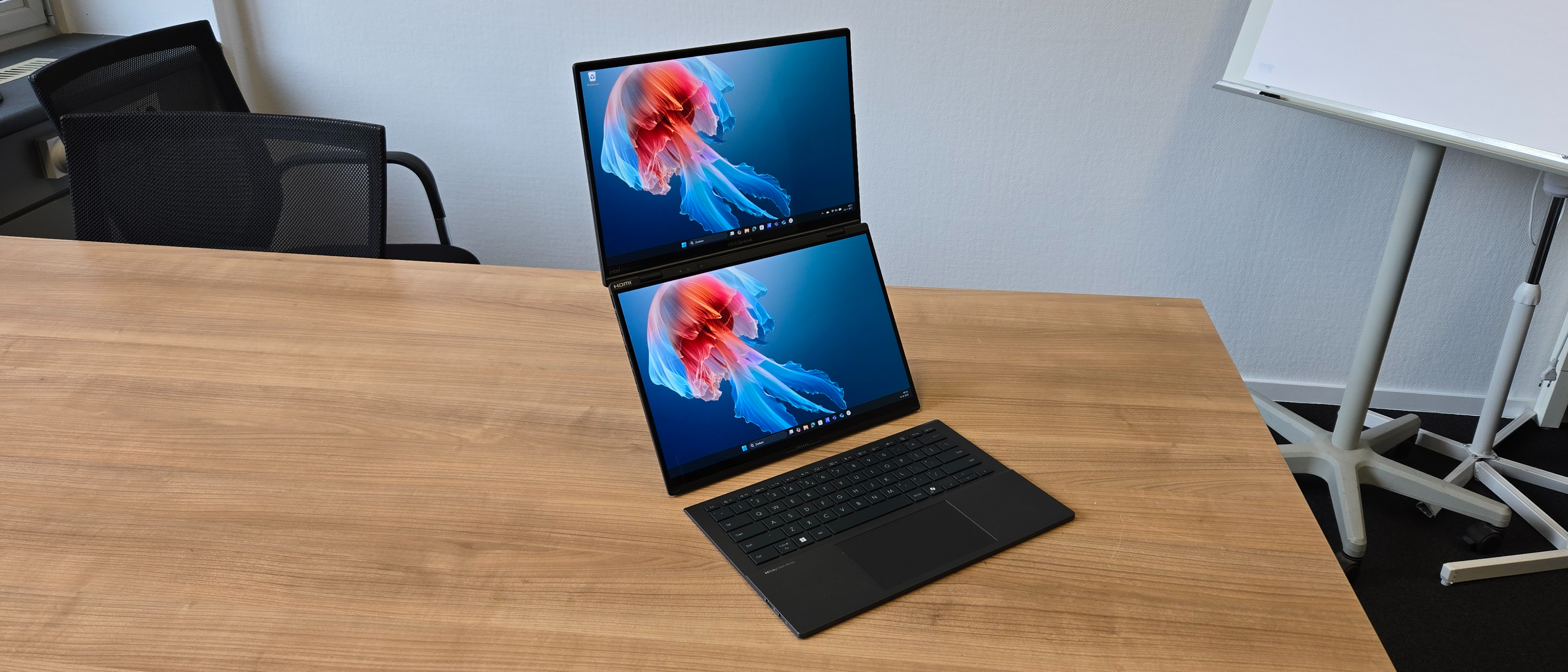 ASUS Zenbook Duo (2025)