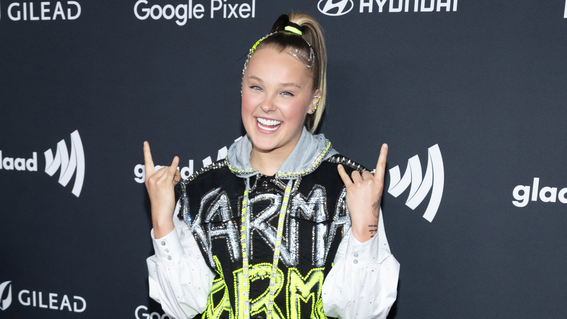 JoJo Siwa Says She Can Define Her Entire Love Life Using Just This One ...