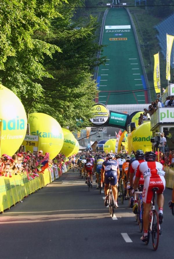 The peloton roll into the finish on the final stage of the 2011 Tour de Pologne.