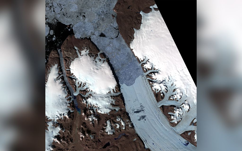 Ominous Cracks Form in the Northern Hemisphere's Longest Floating