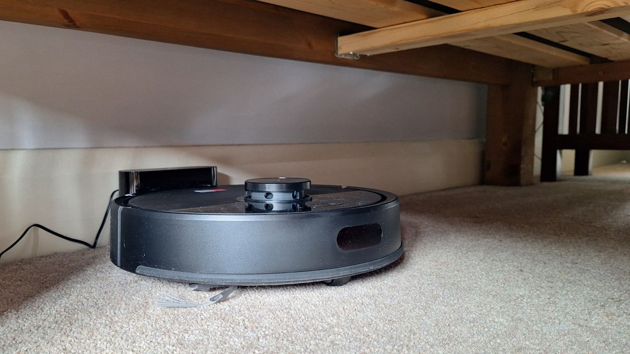 Roborock Q7 M5 robot vacuum under the bed in tester's home