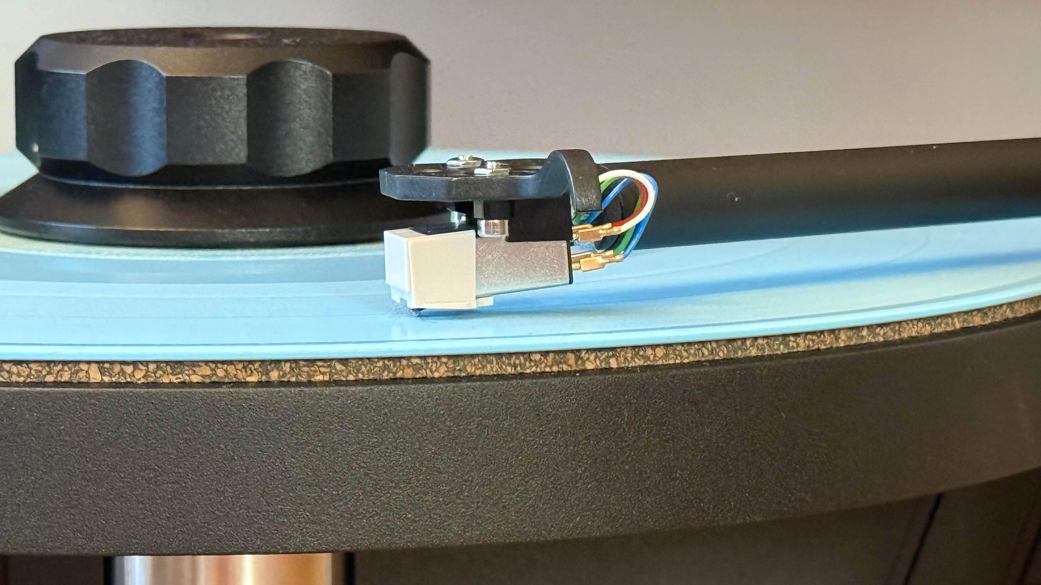 Avid Ingenium Plug&Play turntable closeup