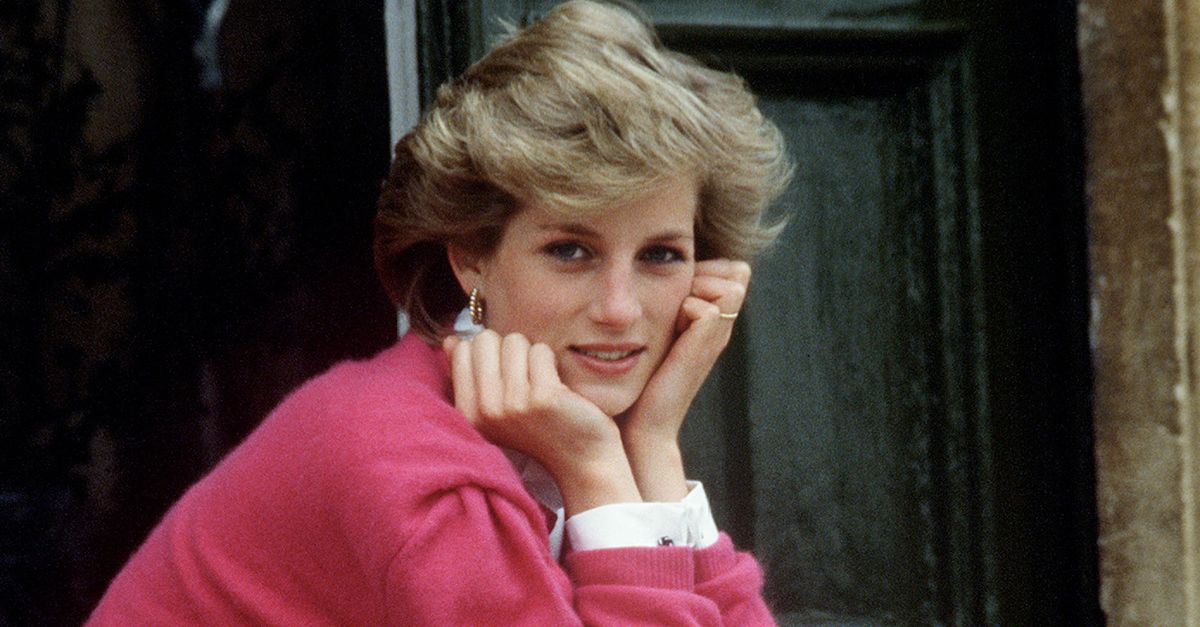 เทรนด์กางเกงใน Princess Diana ที่ได้รับการคัดค้านครั้งนี้จะปรากฏขึ้นอีกครั้งในฤดูใบไม้ผลินี้