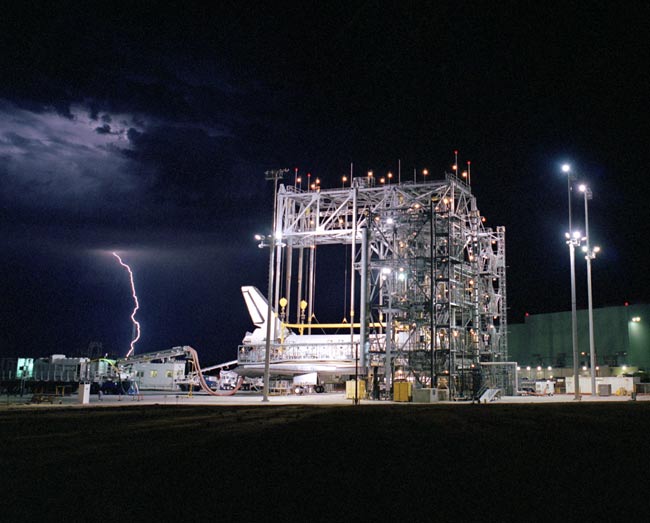 Weather, Technical Glitch Delay Discovery&#039;s Return to Florida Spaceport