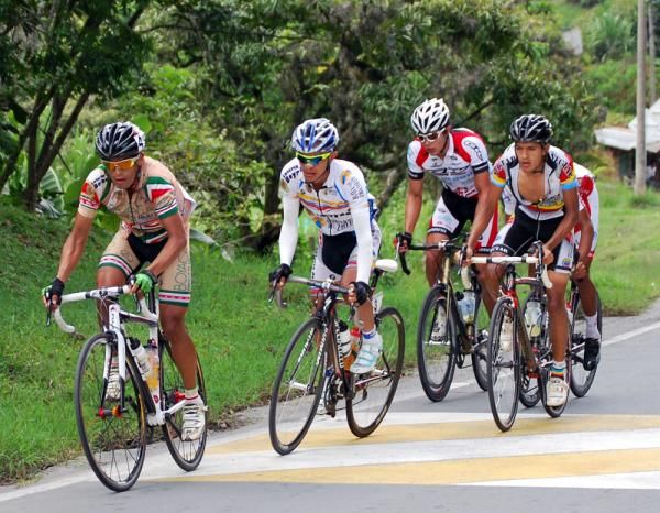 Camargo leads the breakaway.