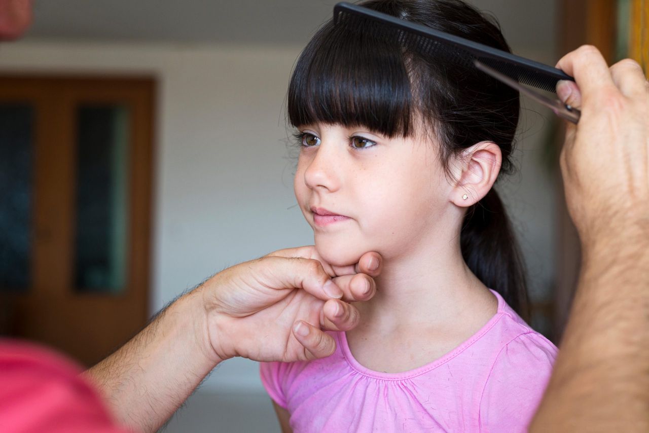 cutting your child&#039;s fringe