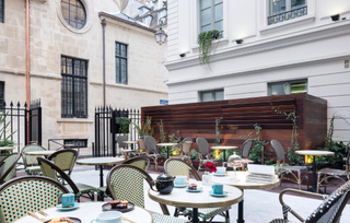 The courtyard at Hotel Maison Colbert