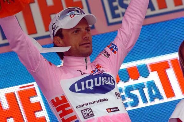 Flowers for Danilo after the stage 18 finish