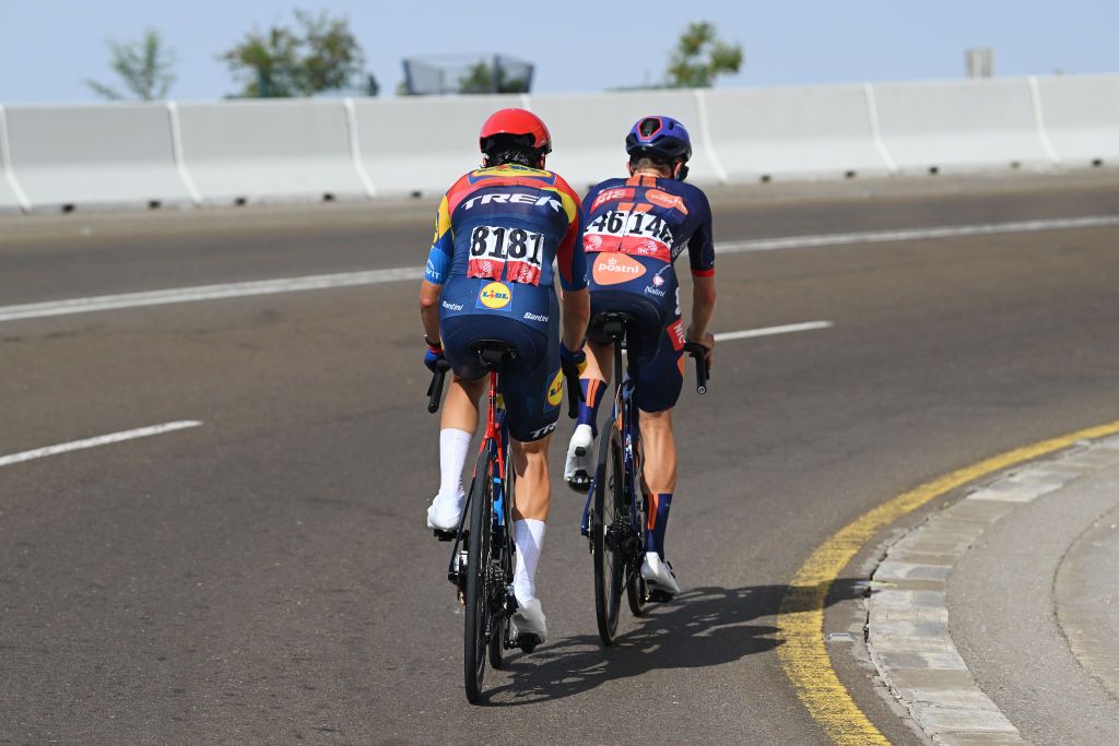 JEBEL HAFEET UNITED ARAB EMIRATES FEBRUARY 23 LR Giulio Ciccone of Italy and Team LidlTrek and Oscar Onley of The United Kingdom and Team Picnic PostNL compete during the 7th UAE Tour Stage 7 a 176km stage from Al Ain Hazza Bin Zayed Stadium to Jebel Hafeet 1031m UCIWWT on February 23 2025 in Jebel Hafeet United Arab Emirates Photo by Dario BelingheriGetty Images