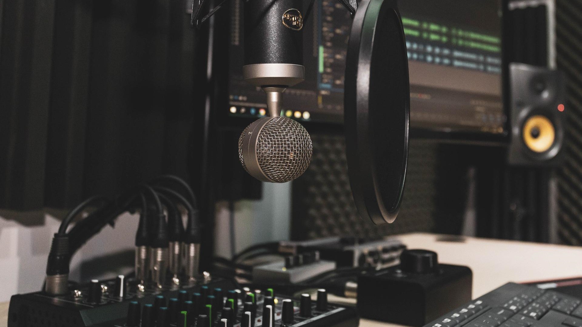 A beginner's guide to setting up a home studio for recording vocals:  Microphones | TechRadar
