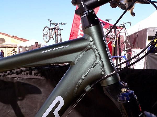 The Felt Nine Pro makes heavy use of hydroformed tubing. An integrated head tube helps keep the front end height down.