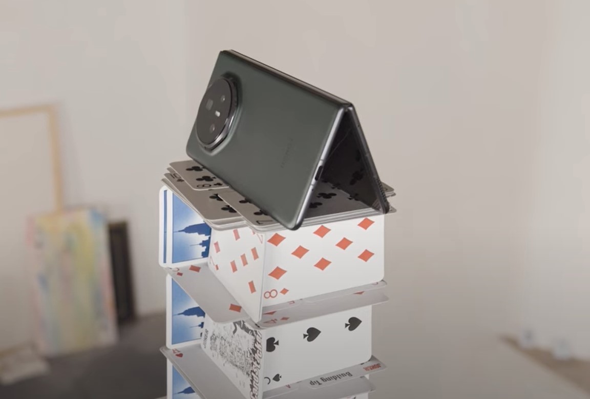 HONOR Magic V3