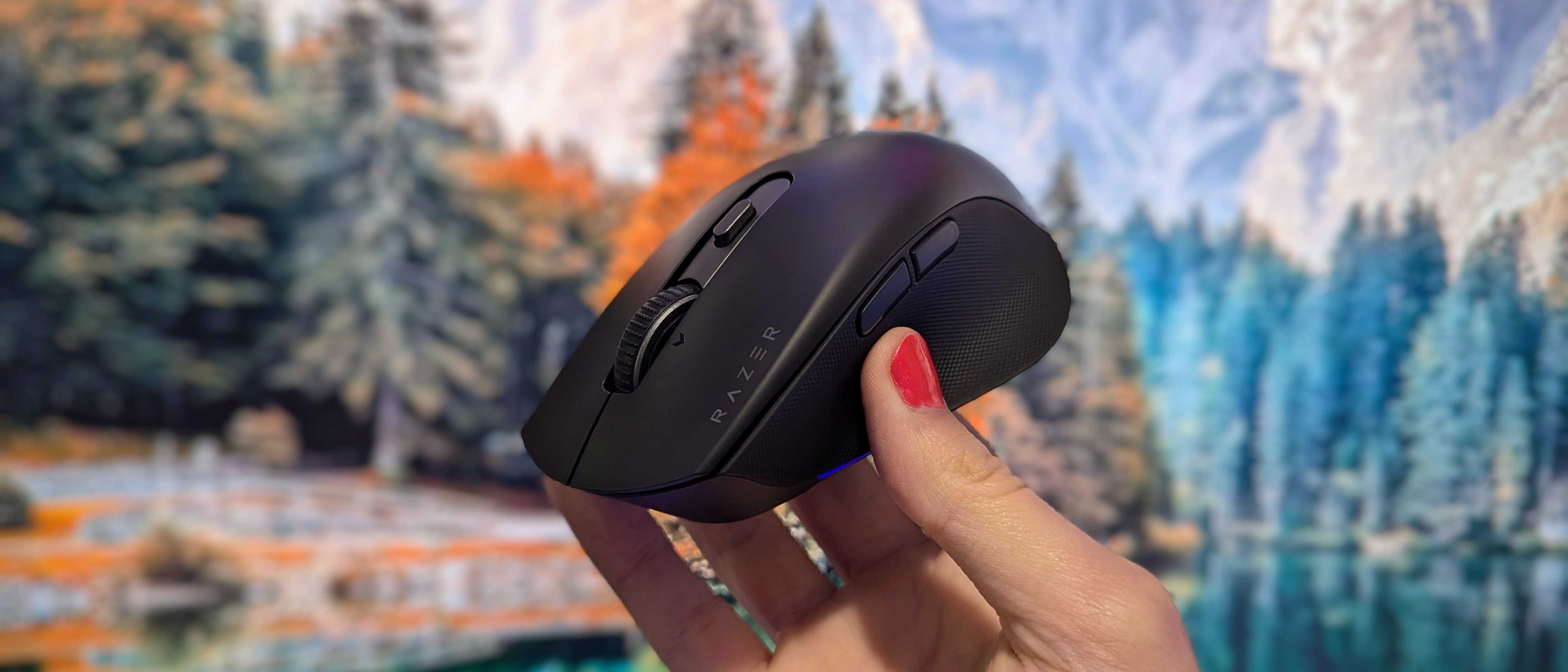 Image of the Razer Pro Click V2 wireless mouse.