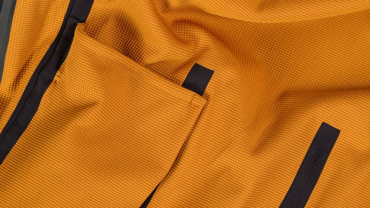 PAS Normal Essential Thermal Jacket inside of valuables pocket
