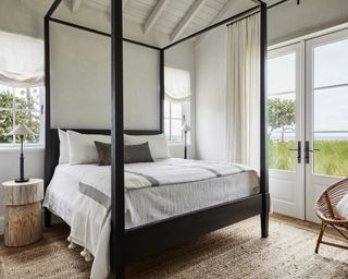 a bedroom idea with a fourposter bed