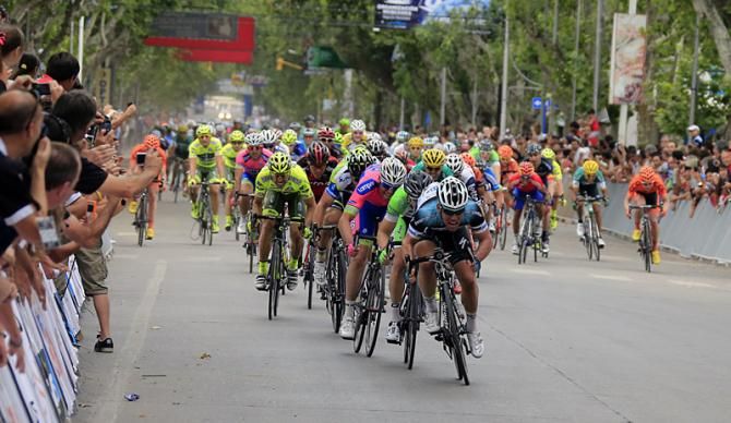 Mark Cavendish (Omega Pharma-Quick Step) in full flight, seconds away from winning stage 1 at the Tour de San Luis.