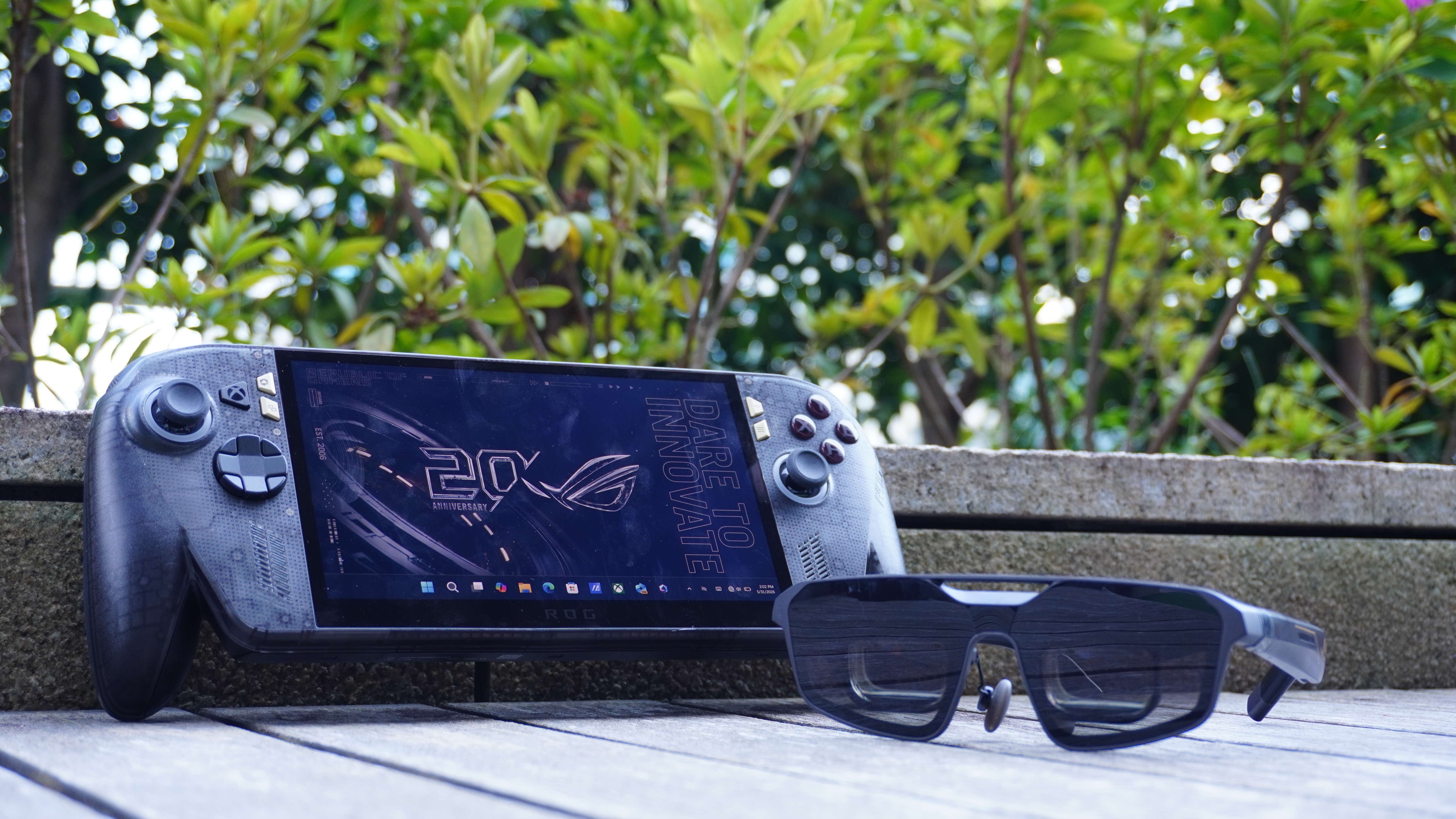 The Asus ROG Xbox Ally X20 with the special edition ROG R1 smart glasses