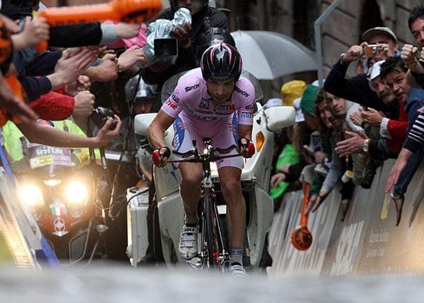 Giovanni Visconti extended his overall lead with a great time trial.