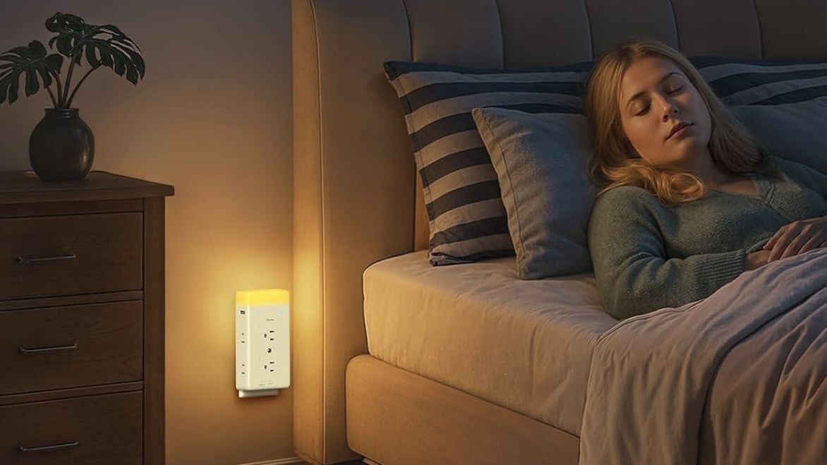 Goveelife Smart Plug Outlet Extender with Night Light 