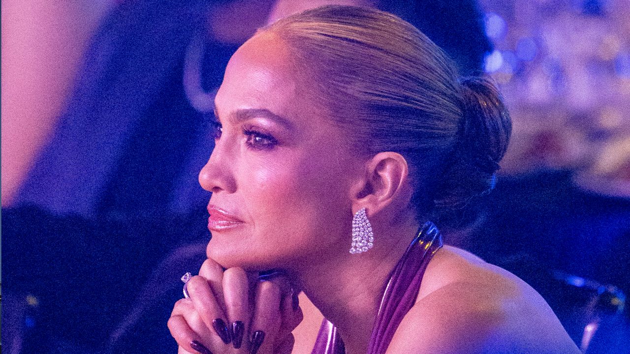 Jennifer Lopez at an event with cherry mocha nails