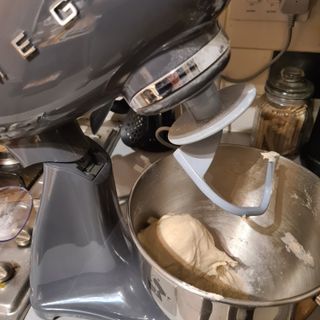 Using the dough hook in the Smeg 1950's Retro Stand Mixer