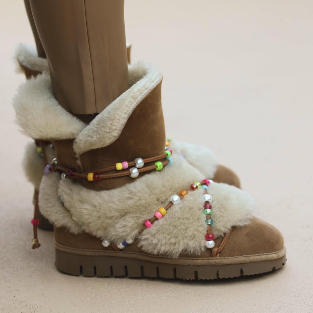 Leo Rainbow Beads, the Shearling Boots - 35