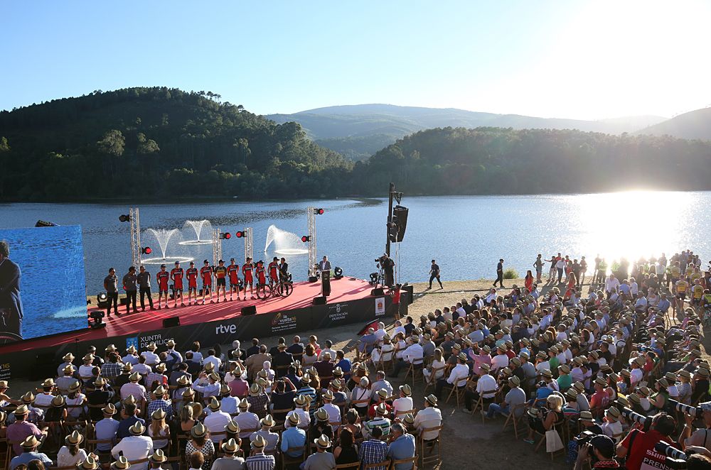 T2016 Vuelta a Espana team presentation