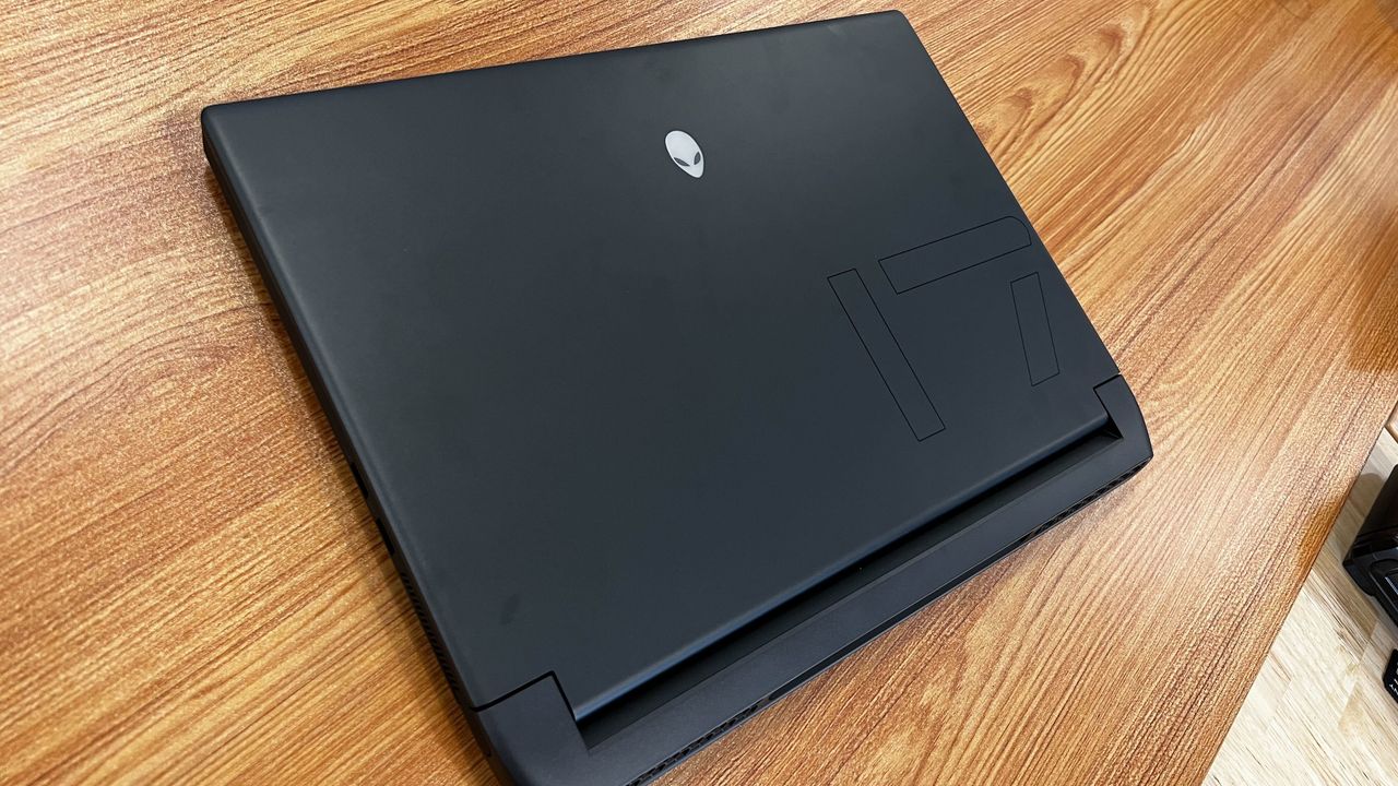 Alienware m17 r5 amd