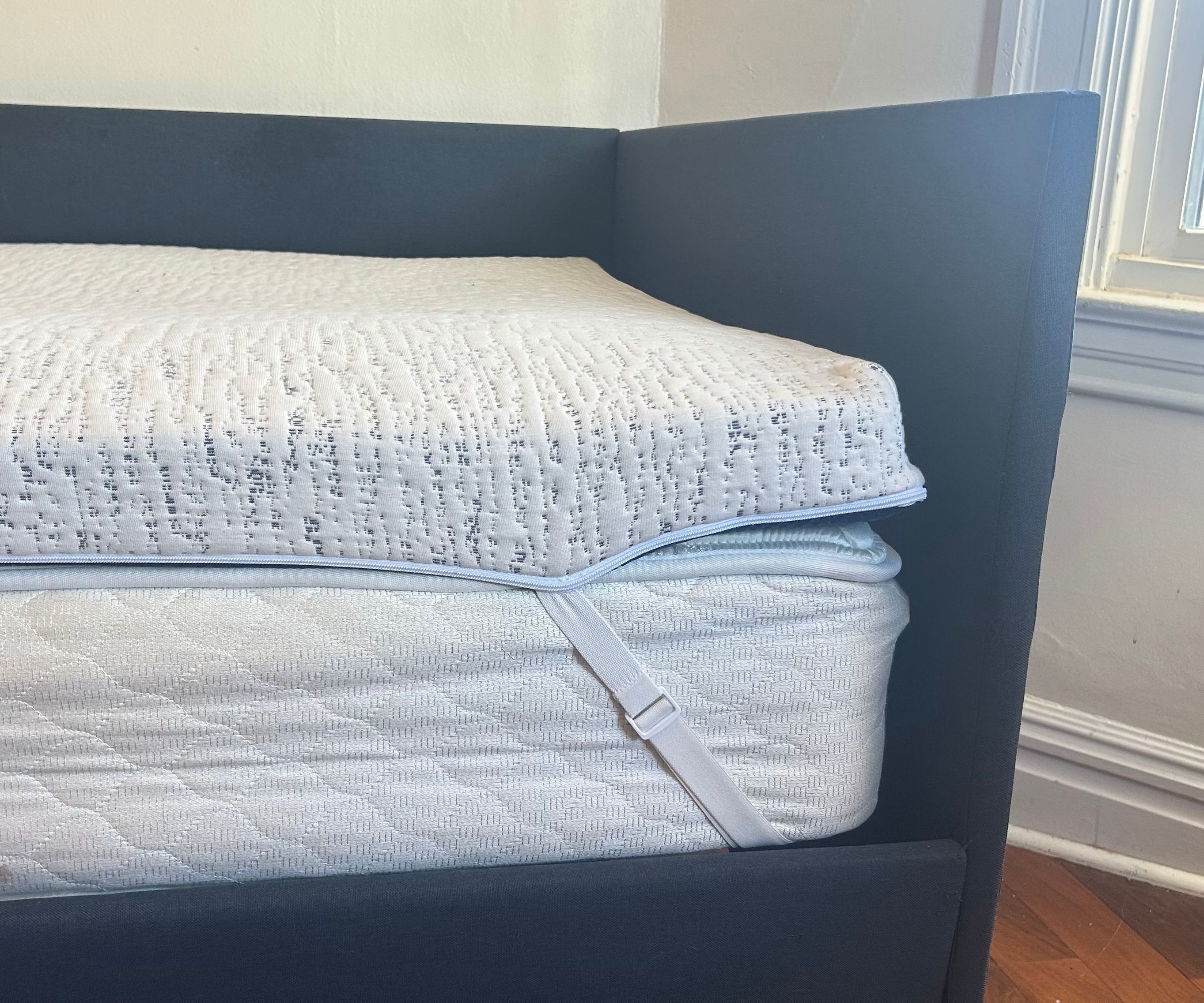 Testing the Viscosoft memory foam mattress topper with weights and glasses for review