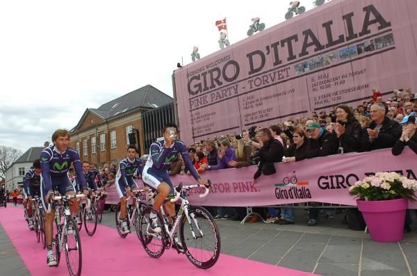 Movistar riders on the pink carpet