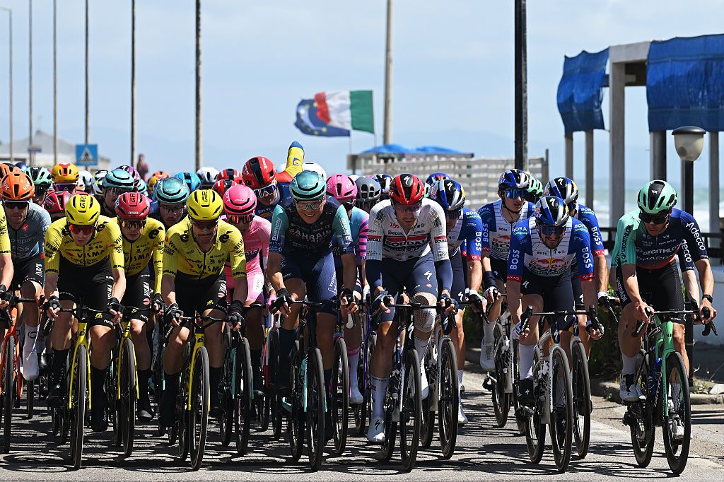 www.cyclingnews.com