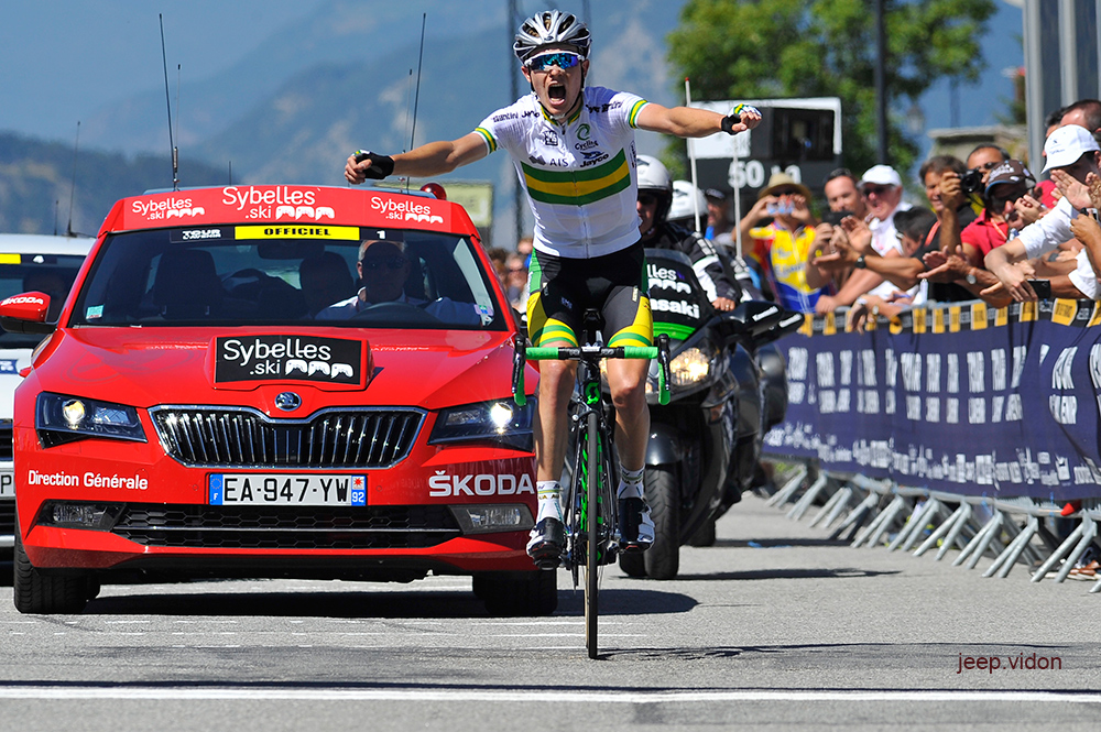 Nick Schultz celebrates his win on stage 7 of the Tour de l'Avenir