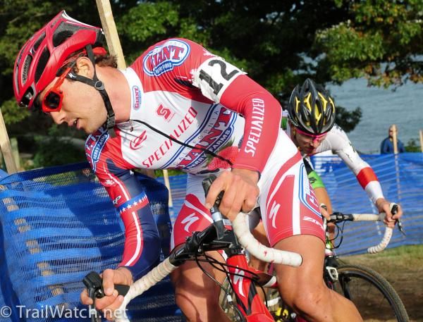 Jesse Anthony (California Giant Berry) rounding a turn at the barriers