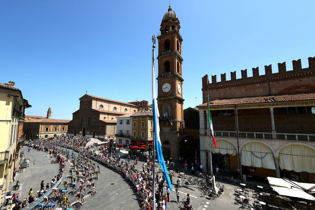 REGGIO EMILIA ITALY MAY 18 A general view of the peloton passing through Faenza Village while fans cheer during the 105th Giro dItalia 2022 Stage 11 a 203km stage from Santarcangelo di Romagna to Reggio Emilia Giro WorldTour on May 18 2022 in Reggio Emilia Italy Photo by Michael SteeleGetty Images