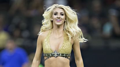 nfl_cheerleader.jpg