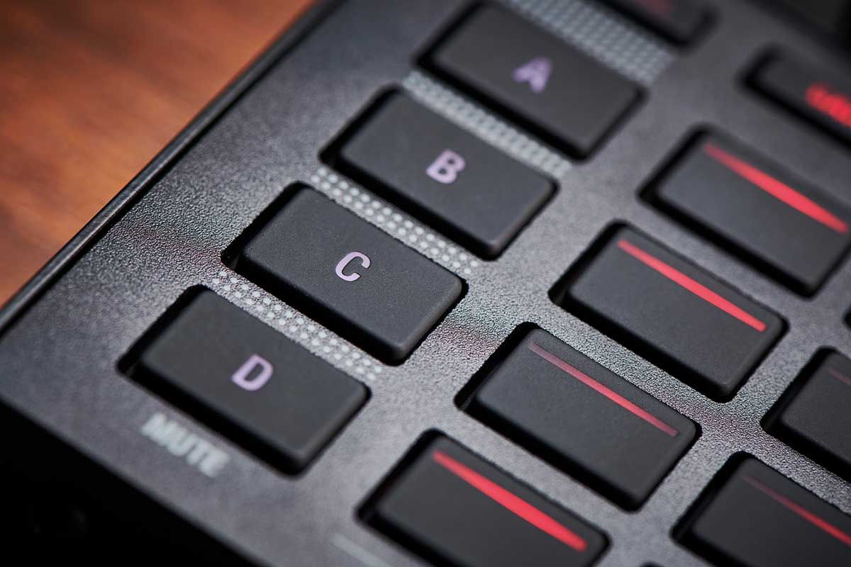 Korg SQ-64