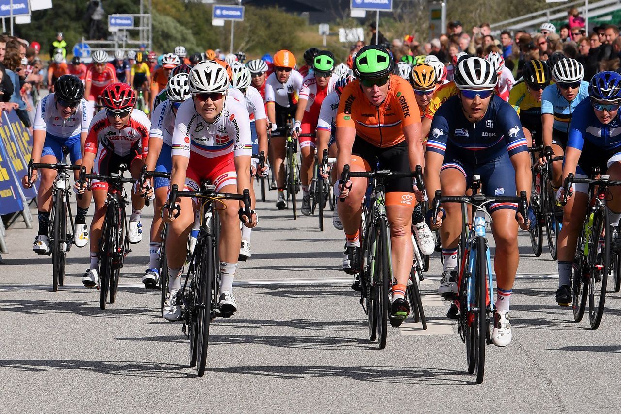 The women's field comes to the line