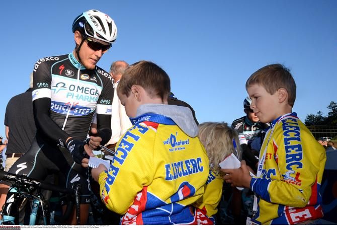 Matteo Trentin signs autographs at the start
