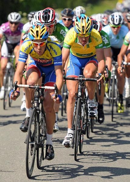 Race leader Nicolas Baldo (Atlas Jakroo), right, is brought to the front of the peloton