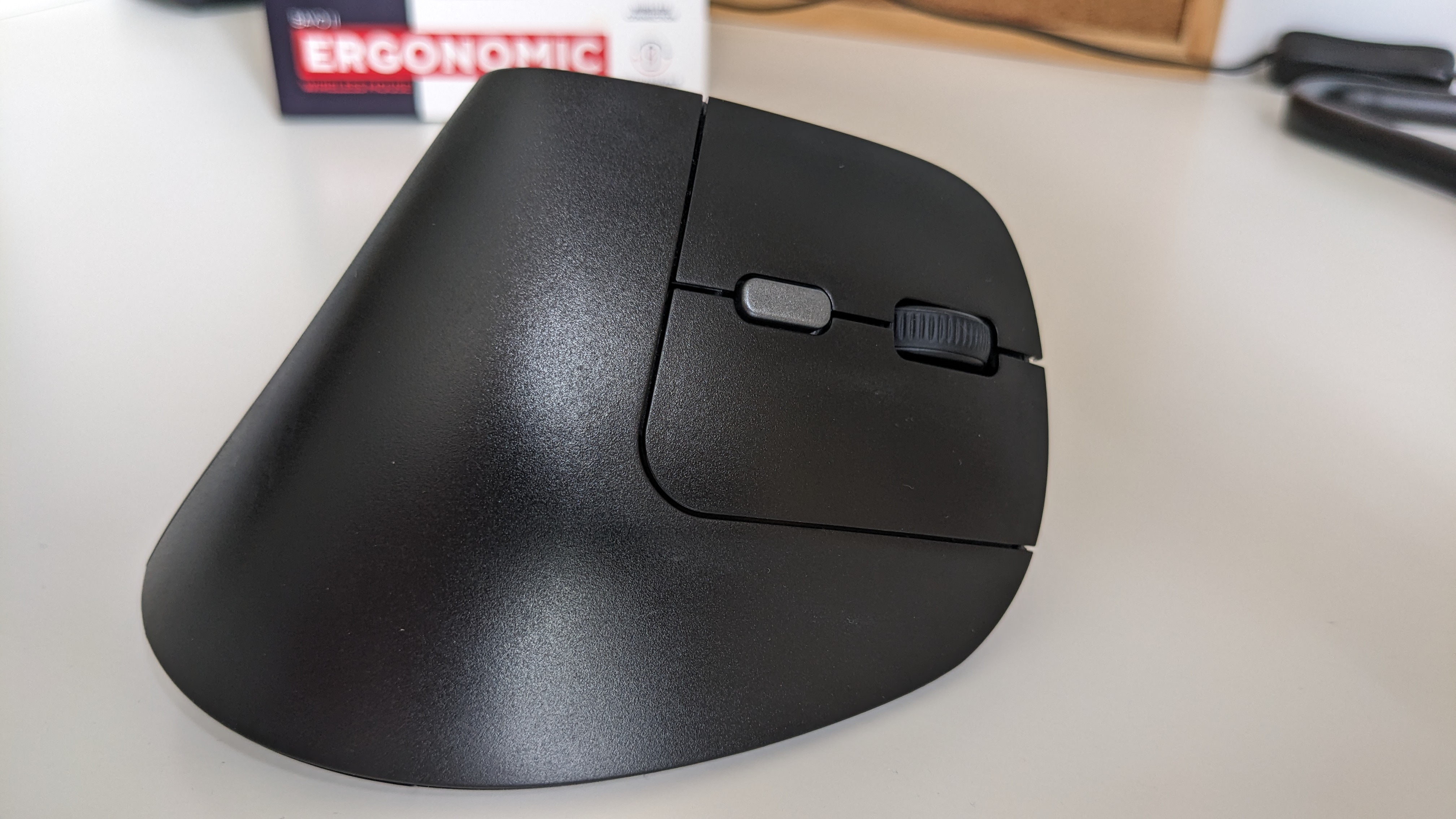 Trust Bayo II ergonomic mouse during our review