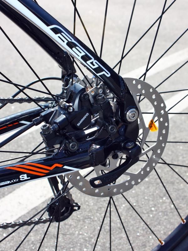 The new alloy Virtue gets lighter dropout pivots plus rear brake calipers that are again tucked within the rear triangle.